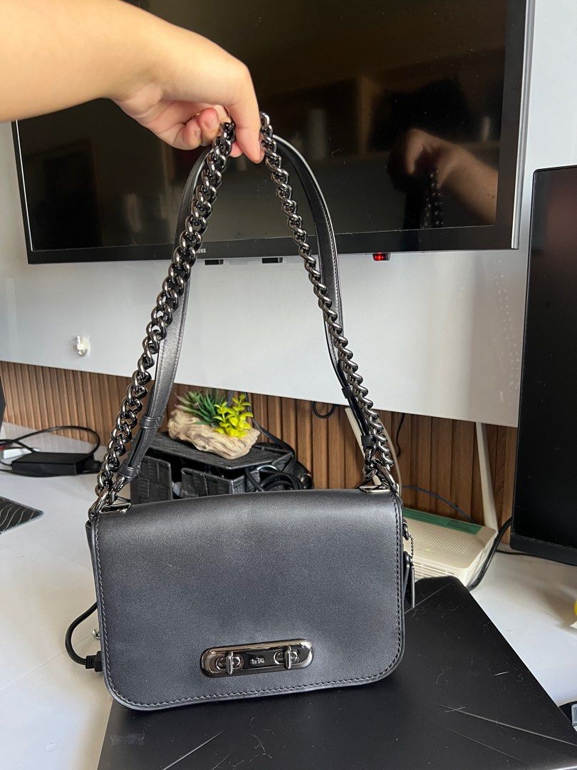 Coach Swagger Black Shoulder Kili Bag (Category: Luxury Bags & Wallets) located in Angeles City. Submitted by kylvldz (Listing ID 1368058536, Image 1). Description: Comes with Dustbag ! Almost new !.