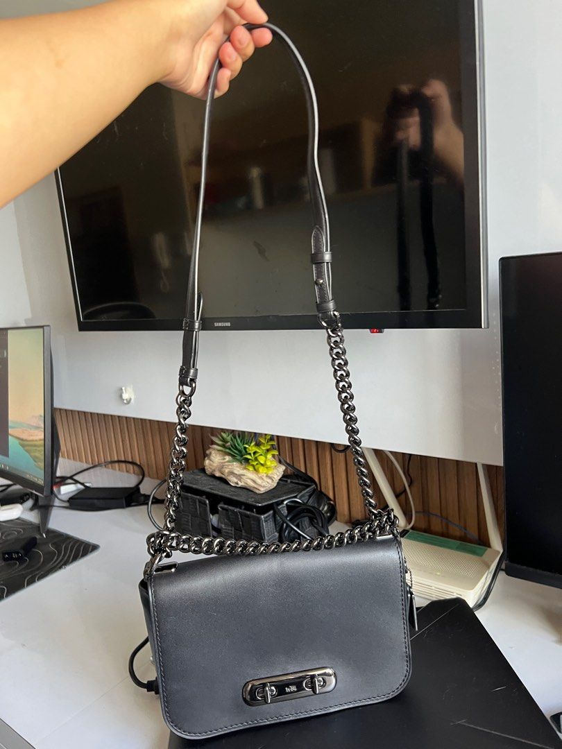 Coach Swagger Black Shoulder Kili Bag (Category: Luxury Bags & Wallets) located in Angeles City. Submitted by kylvldz (Listing ID 1368058536, Image 2). Description: Comes with Dustbag ! Almost new !.
