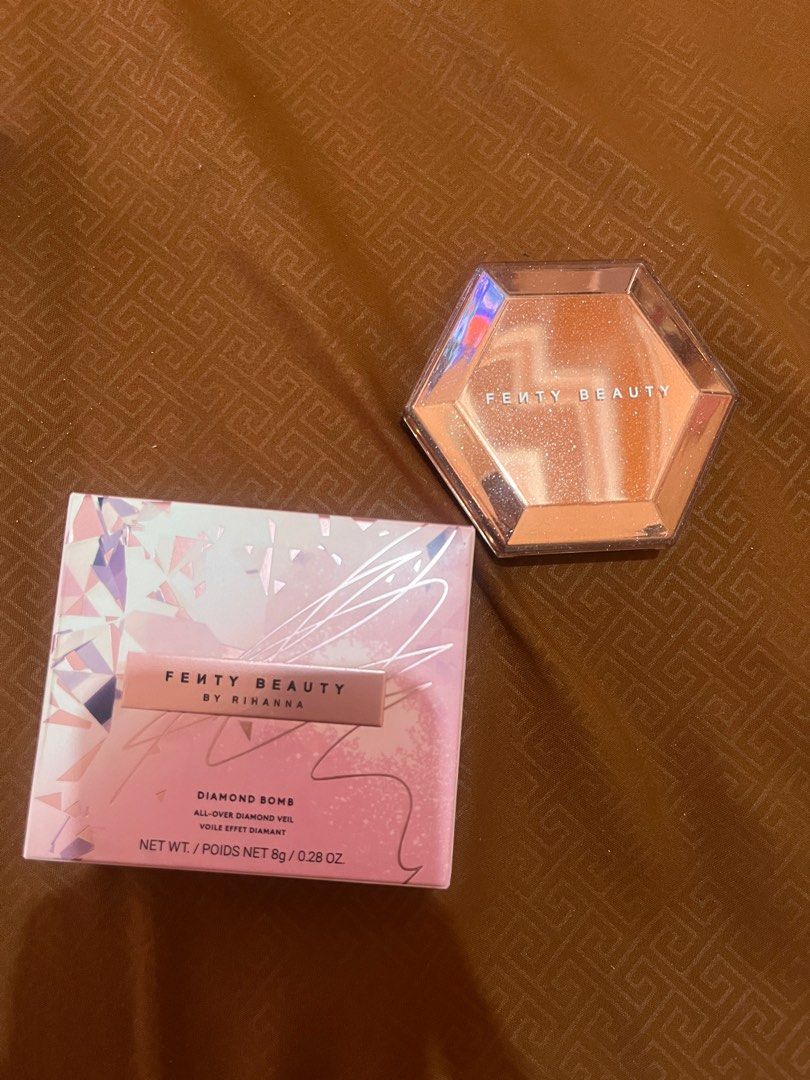 Fenty Beauty Diamond Bomb highlighter in Rose Rave, Kesehatan