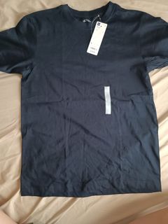 GU t shirt 短䄂衫 s m size 細碼中碼 黑色 深藍色 全新 男女通用64242861063042110