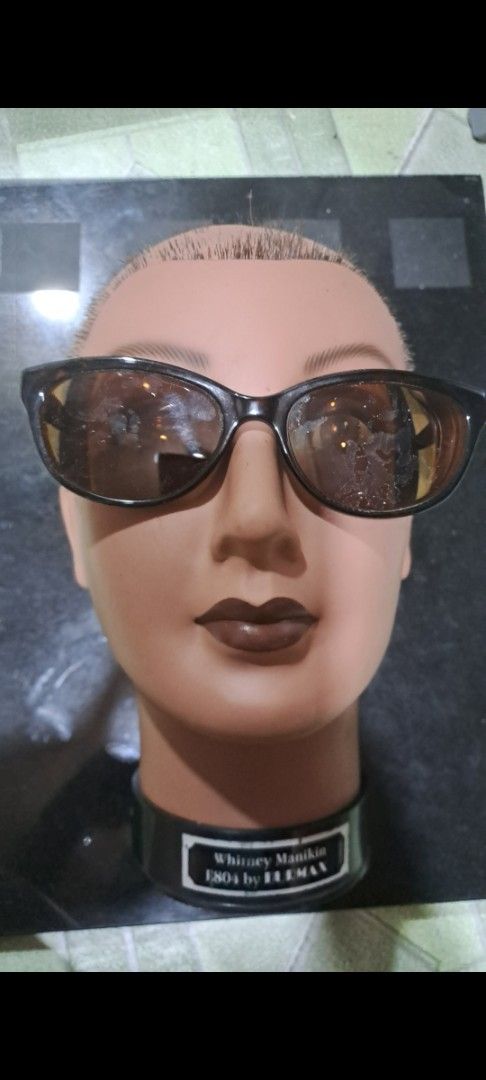 Guess eye glasses set with case (Category: Vision Care) located in Davao. Submitted by bravemoon_556cd5 (Listing ID 1368136218, Image 2). Description: need nang eye glass replacement we ship nationwide gcash or bank account for the.