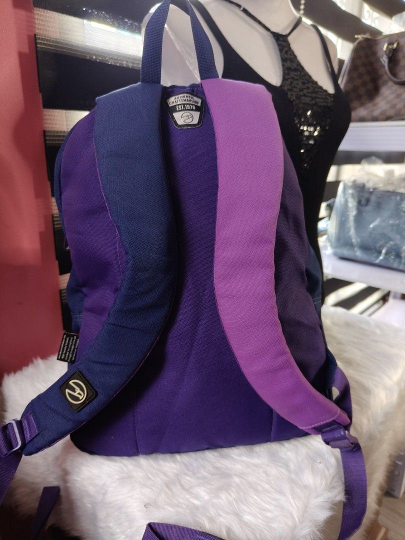 Hawk bagpack (Category: Backpacks) located in Las Pinas. Submitted by anna_so2 (Listing ID 1368059617, Image 2). Description: no flaws.