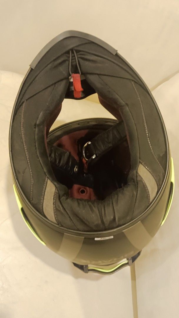 Helmets (Category: Motorbikes) located in Kuala Lumpur. Submitted by midnight83 (Listing ID 1368184504, Image 3). Description: pristine condition dust bag smoke Visor original cost rm400 no scratches size L.
