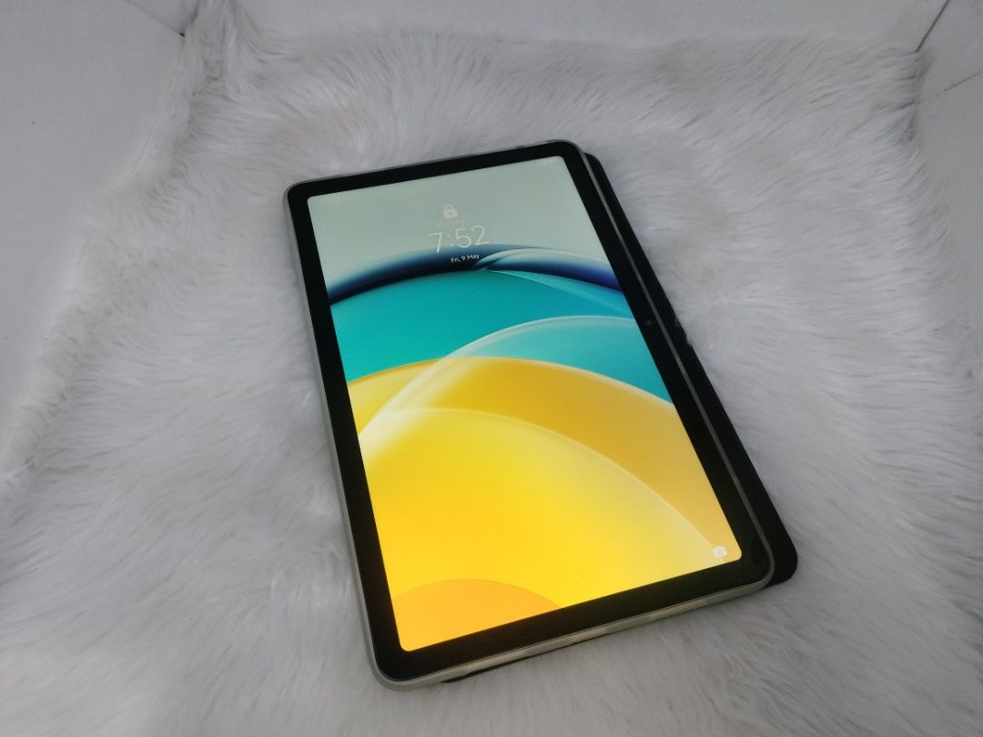 huawei matepad se wifi 4/64 (Category: Android) located in Manila. Submitted by ultimogizmos (Listing ID 1368158579, Image 2). Description: Huawei MatePad SE tablet Size. Height. 246.94 mm. Width. ... Display. Size: 10.4 inches* Screen-to-body Ratio: ... Processor. Qualcomm® Snapdragon™ 680. CPU: ... Operating System. HarmonyOS 3. Memory. RAM :4GB ROM: 64 GB* ... Camera. Rear camera: 5 MP (f/2.2 aperture, AF) ... Battery. 5100 mAh (typ.) *Typical