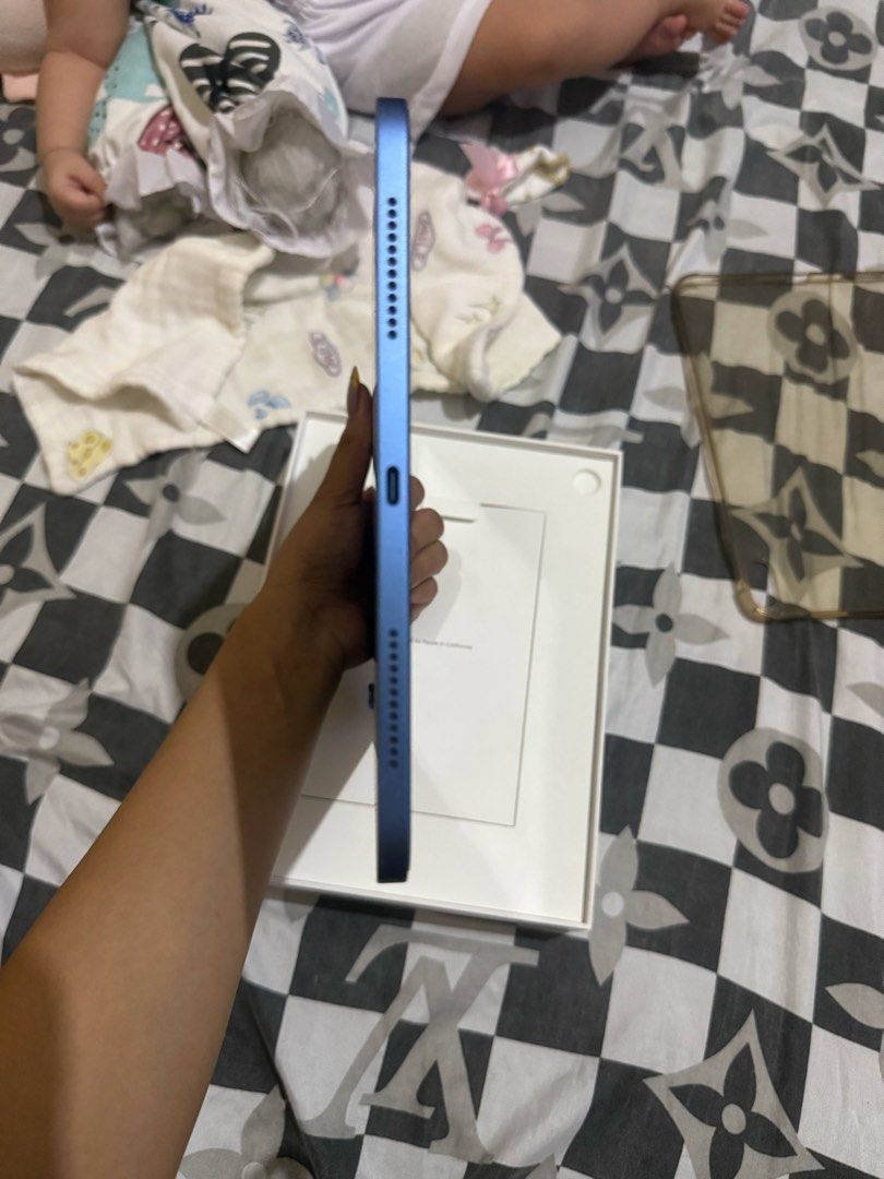iPad 10th Gen (Category: iPad) located in Quezon City. Submitted by silvercrystal.4eaa37 (Listing ID 1368132240, Image 1). Description: Ipad 10th Generation (blue 64gb No issue/no scratches Rfs: hindi masyado nagagamit nakatambak lang Makinis smooth touch Wala pang 1yr nung nabili True tone / fingerprint working Included: Case Box.