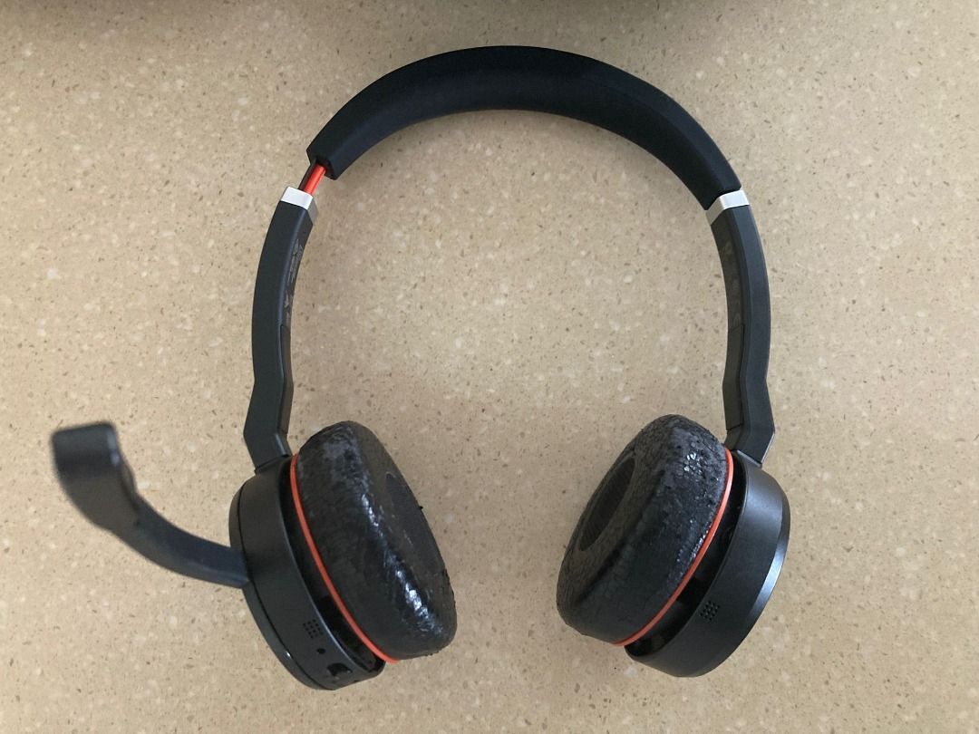 Jabra Evolve 75 headphones (Category: Headphones & Headsets) located in Singapore. Submitted by shawnchanwj (Listing ID 1368129554, Image 2). Description: Head Cushion is slightly worn, replacements available on (S)hopee for $4 Key Features: Active Noise Cancellation (ANC) Dual Bluetooth® connectivity (connect to 2 devices at once) Wireless range: up to 30 meters (100 feet) Battery life: up to 18 hours talk time HD voice and quality speakers for 