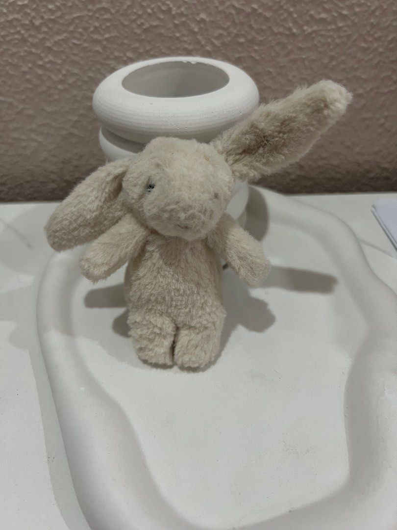 Jellycat bunny rabbit keychain dupe (Category: Character Goods) located in Cainta. Submitted by frannyyu (Listing ID 1368117534, Image 3). Description: - Dm for more information - 10/10 condition - Can wash 💵: gcash, bank transfer 🚛: lalamove, grab, j&t, etc. .