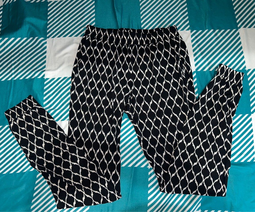 Jogger-Style Pants (Category: Other Bottoms) located in Mandaluyong City. Submitted by stuff_coollection (Listing ID 1368097502, Image 1). Description: No issue Size - S Elastic waistband Black and white diamond pattern .