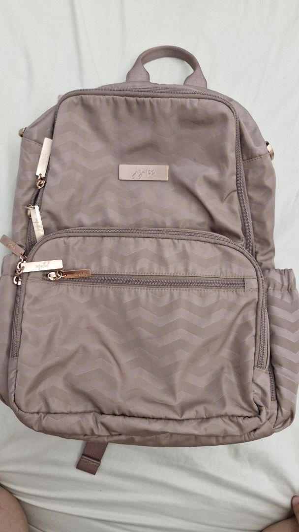 Jujube Zealous Warm Sand (Category: Diaper Bags & Wetbags) located in Cavite. Submitted by jerzencarpio (Listing ID 1368071321, Image 2). Description: Jujube Warm Sand - EEUC Unused CP Medium Set piece - EEUC (no strap).