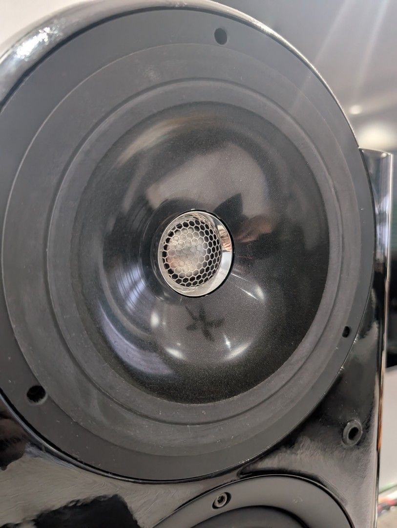 KEF REFERENCE 201/2472425085964789762
