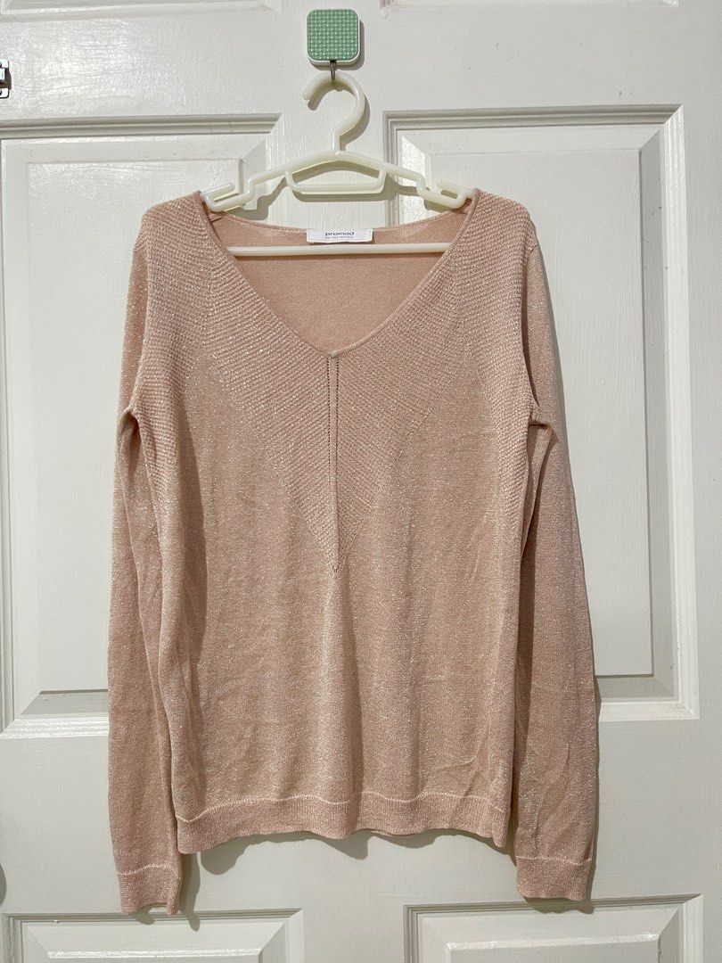 Knitted blouse (Category: Longsleeves) located in Quezon City. Submitted by tomiteepee (Listing ID 1368131860, Image 1). Description: Used once Old rose Bust up to 38 Length 25.