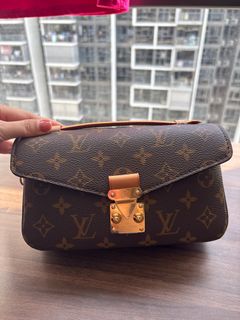 (Category: ) located in . Submitted by mimi_luxury (Listing ID 1368057903, Image 1). Description: .