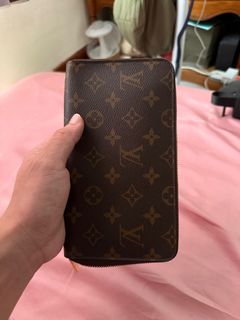 (Category: ) located in . Submitted by shopuntilbroke (Listing ID 1368125974, Image 1). Description: .
