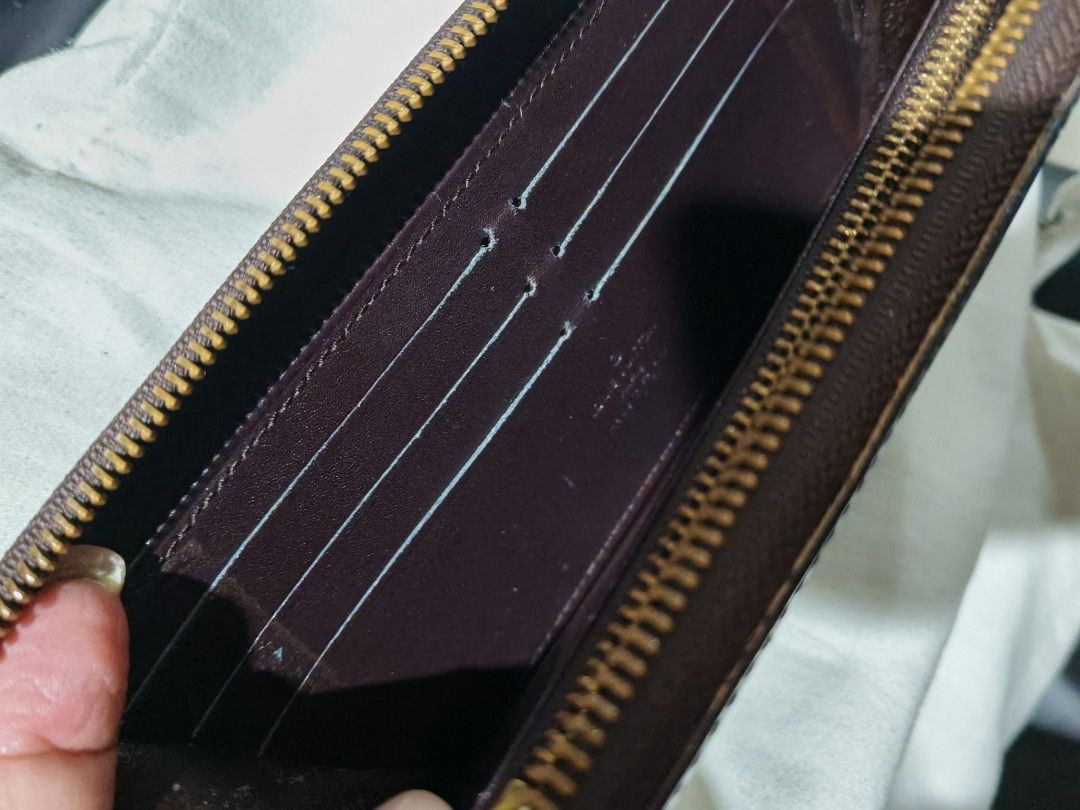LV vernis zippy wallet (Category: Luxury Bags & Wallets) located in Davao. Submitted by athenaprelovedph (Listing ID 1368154927, Image 2). Description: Coded.