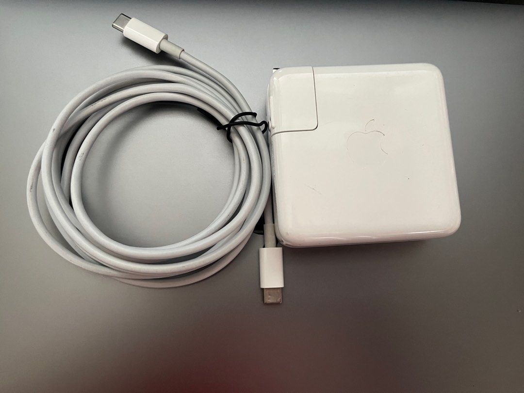 由 firlion82896 (刊登 ID 1368106096，圖片 3) 提交，位於 高雄市 (Kaohsiung) 的 macbook pro A1708 8G/1TB (類別：桌上電腦或筆記型電腦)，說明：容量原本是256G，自行改成1TB，高雄可面交。。