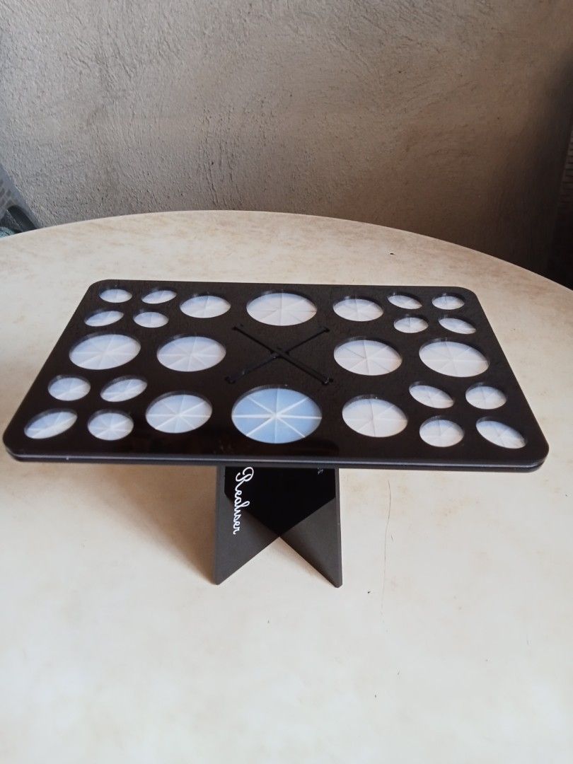 Make up Brush Holder / Dryer Organizer (Category: Makeup) located in Bocaue. Submitted by marajapansurplus (Listing ID 1368083872, Image 2). Description: .