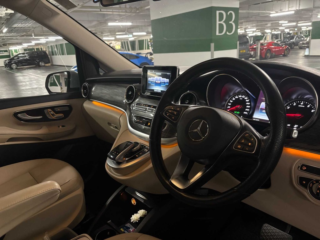 Mercedes-Benz V260 Auto62864836445698114