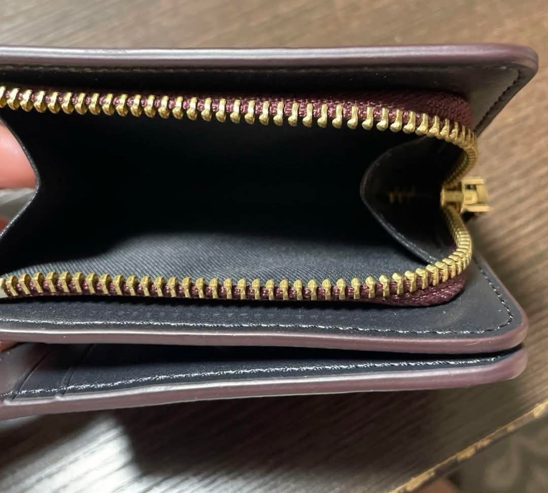 MJ (Category: Luxury Bags & Wallets) located in Bulacan. Submitted by vintage_purge (Listing ID 1368087164, Image 3). Description: mj 3600php almost unused lets make reading a habit please ask us before proceeding into transactions we cater to those who understands preloved items first to pay gets the item settle for original at a very affordable price all are decluttered items of people living in japan AUTHENTIC ITEMS MONEY BACK GUARANTEE IF PRO