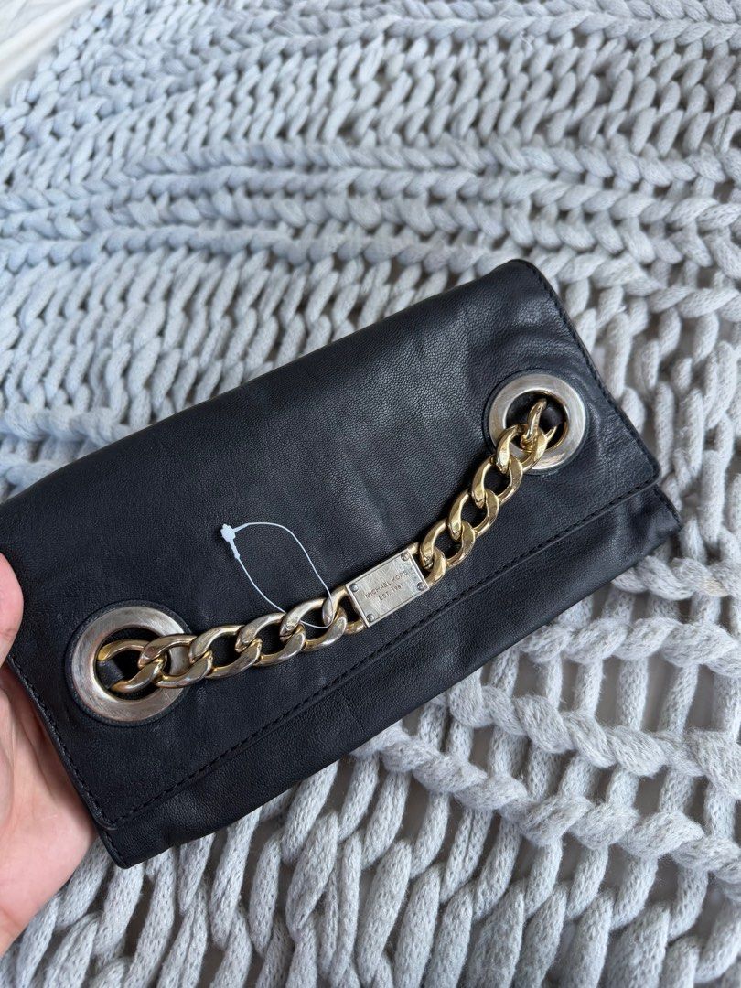 MK black clutch bag (Category: Luxury Bags & Wallets) located in Quezon City. Submitted by vianca13 (Listing ID 1368146833, Image 1). Description: MK black clutch bag #kilibag #coachbags #coachsoho #coachnolita #coachbags #coachleatherbags #coachbags #vintaecoachbags #vintagecoach #totebag #mk #RL #polo #gucci #chanel #totebagcoach.