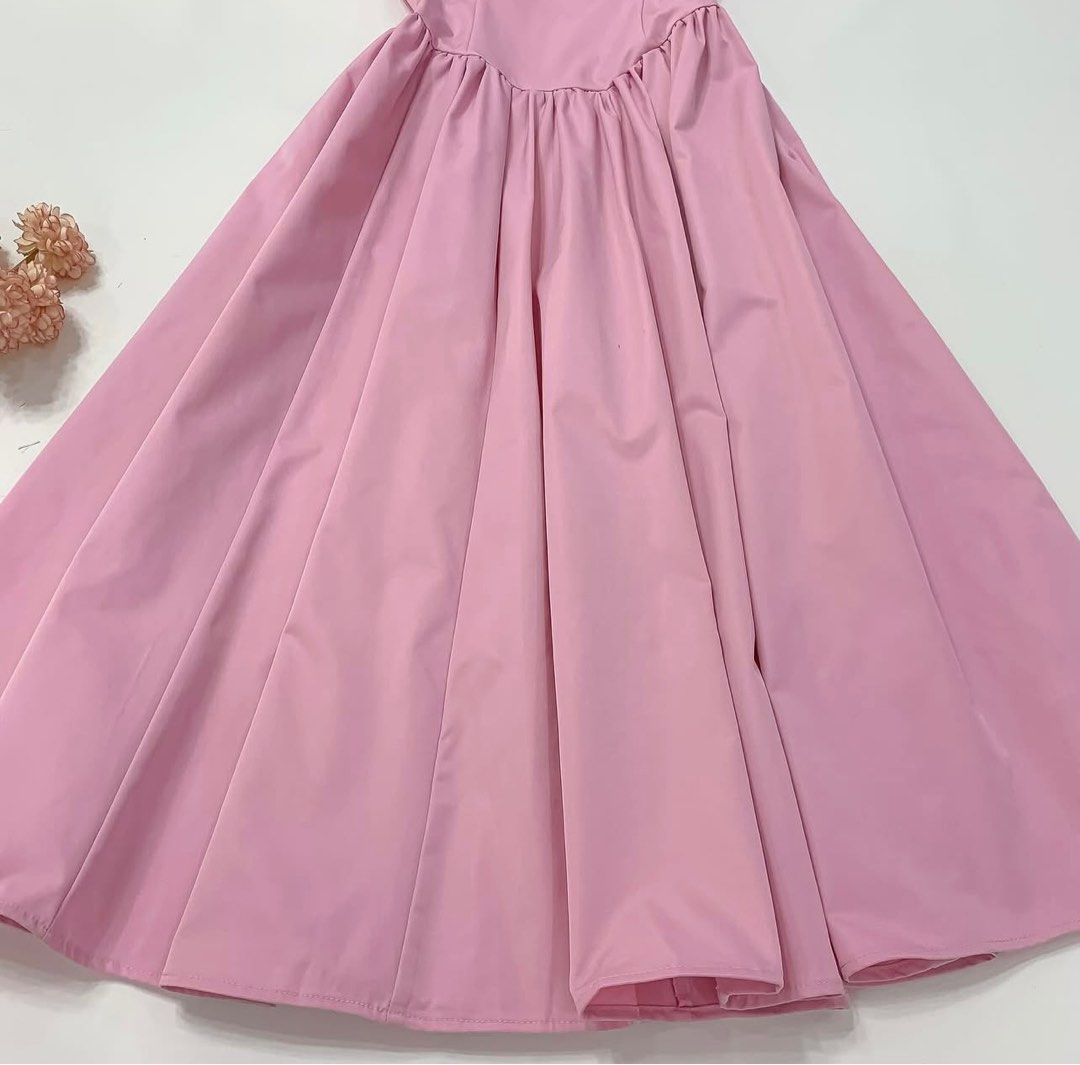 Pink Flare Midi Dress (Category: Evening dresses & gowns) located in Angeles City. Submitted by jmsc3099 (Listing ID 1368066250, Image 3). Description: hi! brand new with tag. bought it in jewelsclosetph on ig. unfortunately, it does not fit sa chest area so hindi ko man sya nasuot, ang pretty pa naman :(((( Large-XL - 30-32 inches waist.