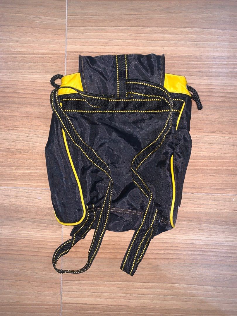 REEBOK BACKPACK (Category: Backpacks) located in Bayambang. Submitted by mmsainnt (Listing ID 1368151509, Image 2). Description: issue: stitching sa front part mop: gcash sf - buyer.