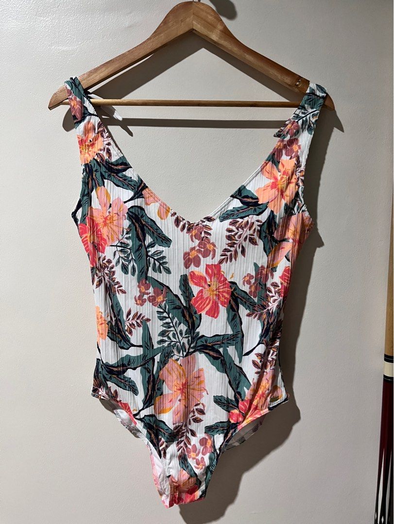 SALE!!Roxy One Piece Bikini (Category: Bikinis & Swimsuits) located in Cebu City. Submitted by mendycloset (Listing ID 1368180339, Image 1). Description: .
