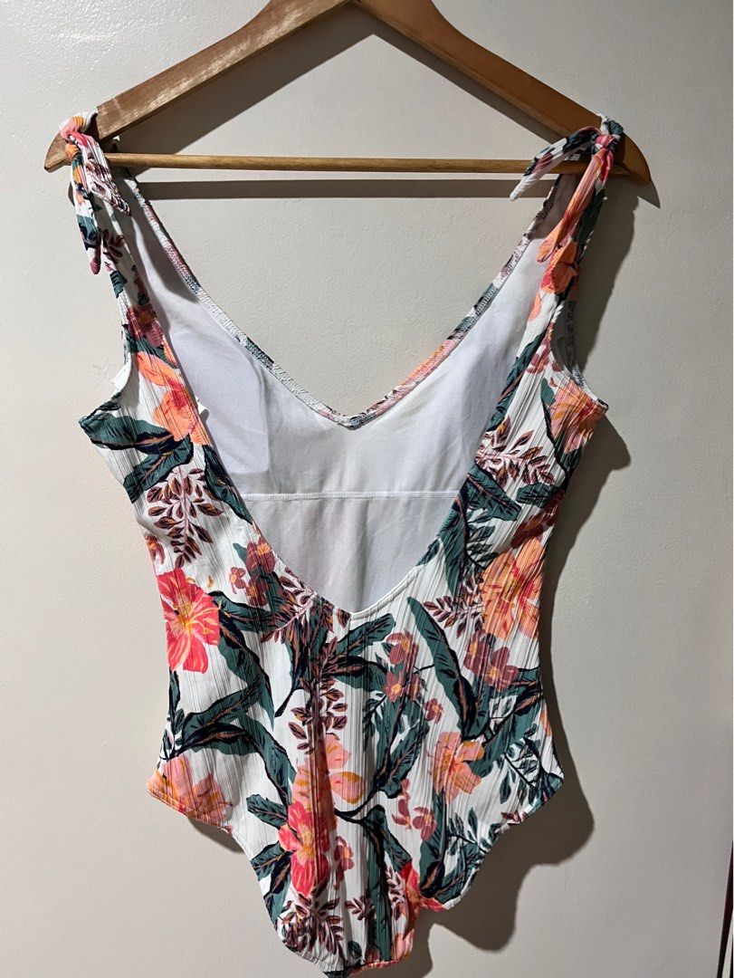SALE!!Roxy One Piece Bikini (Category: Bikinis & Swimsuits) located in Cebu City. Submitted by mendycloset (Listing ID 1368180339, Image 3). Description: .