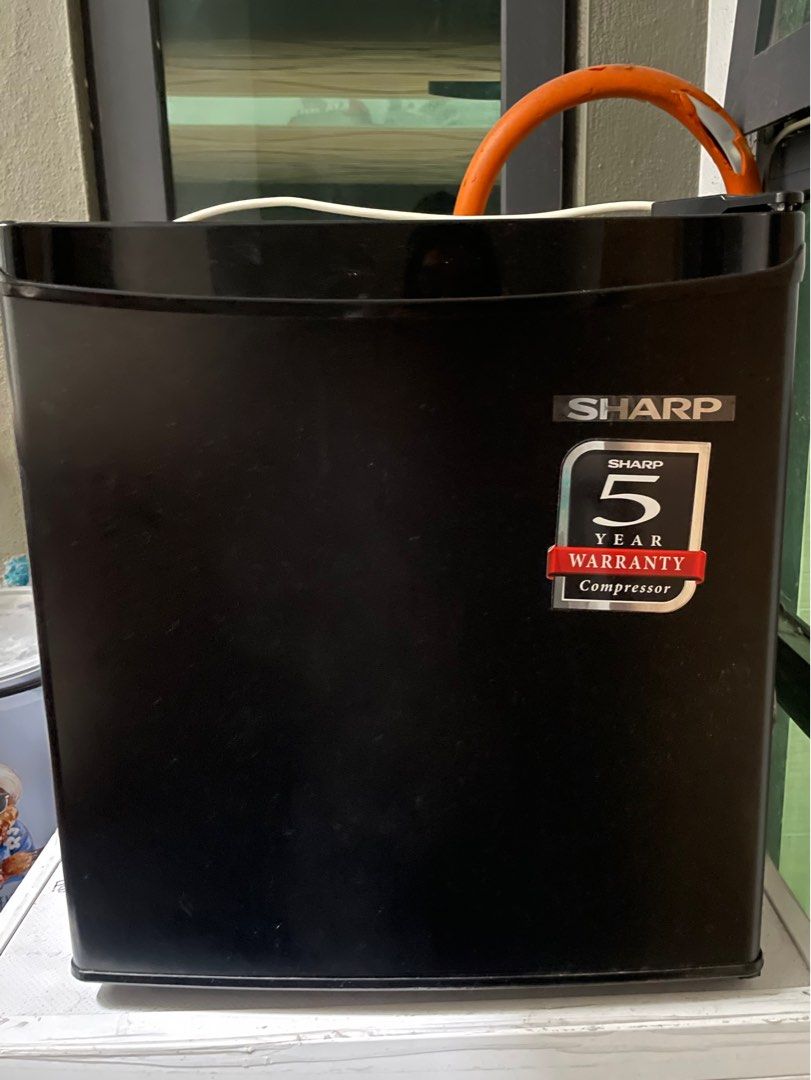 SHARP Mini Fridge (Category: Refrigerators & Freezers) located in Banting. Submitted by ynzri (Listing ID 1368163207, Image 1). Description: Pickup area Kg Baru, Kl Kita boleh deliver kalau nak.