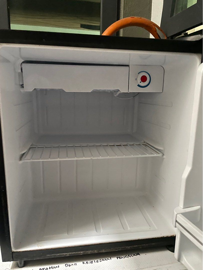 SHARP Mini Fridge (Category: Refrigerators & Freezers) located in Banting. Submitted by ynzri (Listing ID 1368163207, Image 3). Description: Pickup area Kg Baru, Kl Kita boleh deliver kalau nak.