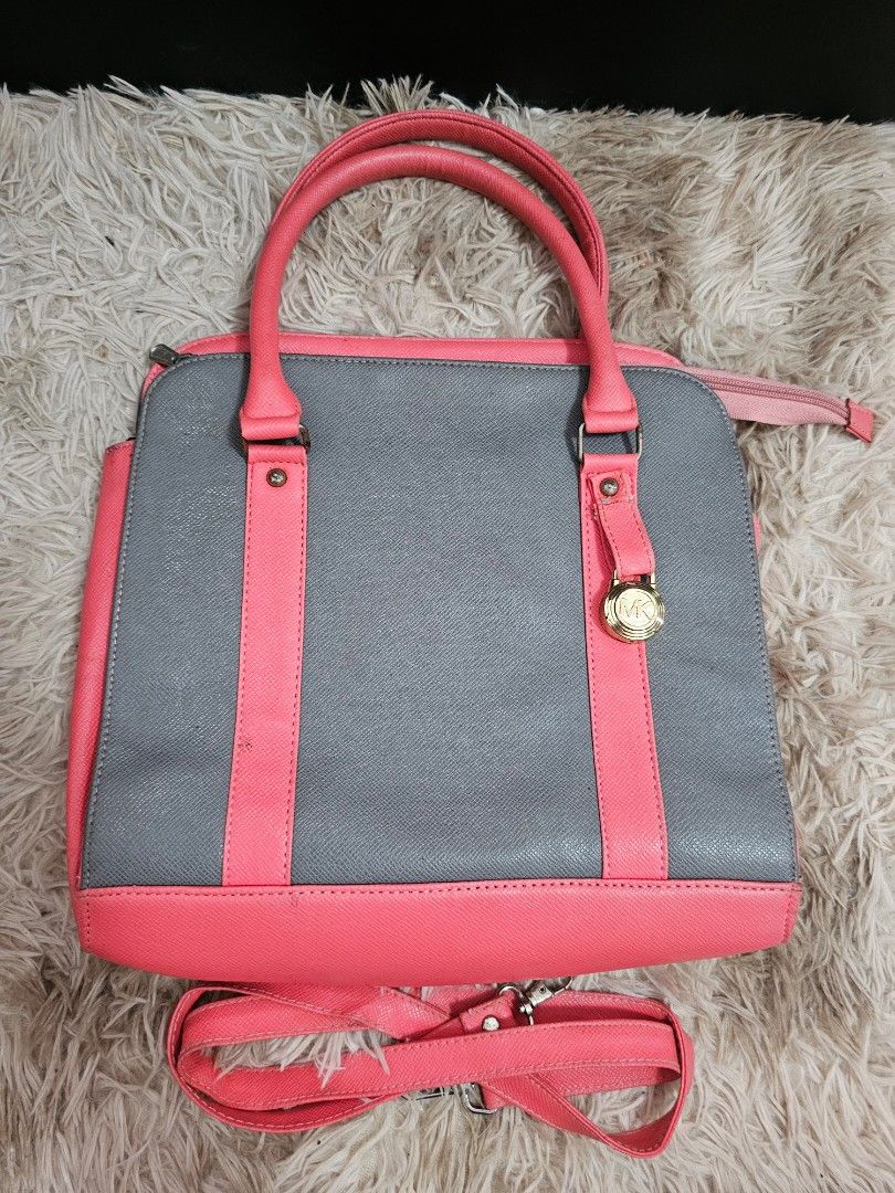 Sling bag large size (Category: Luxury Bags & Wallets) located in San Pablo. Submitted by anicahclosetonlineshop (Listing ID 1368118739, Image 1). Description: Tote bag PU Leather Like New with sling back zipper pocket zipper pocket inside Zipper closure payment first via gcash and bank transfer shipping via jnt and orange app.
