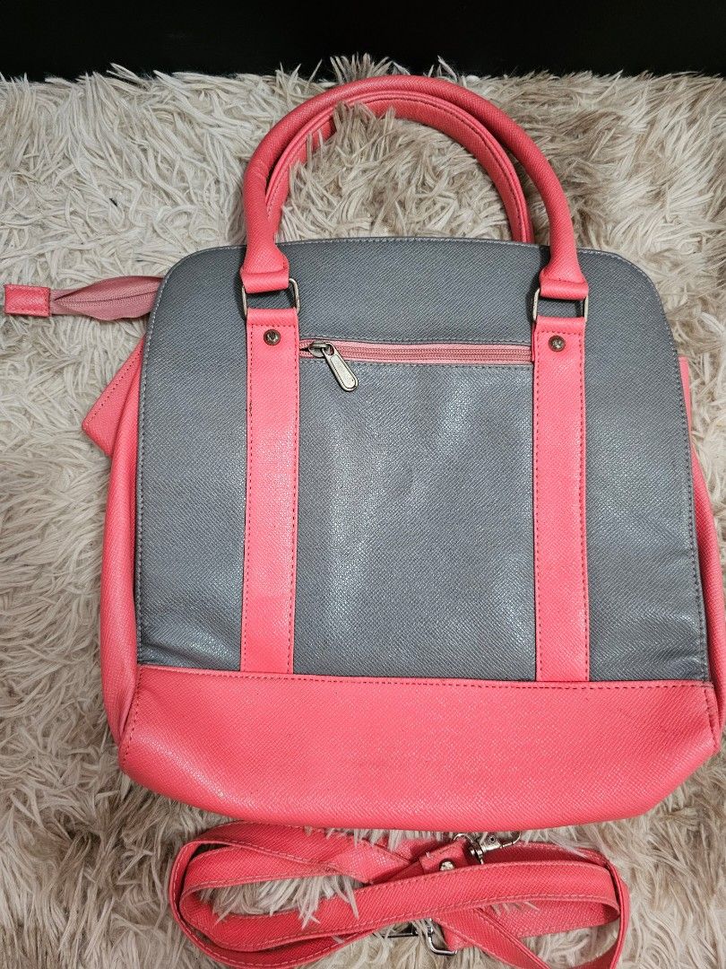 Sling bag large size (Category: Luxury Bags & Wallets) located in San Pablo. Submitted by anicahclosetonlineshop (Listing ID 1368118739, Image 2). Description: Tote bag PU Leather Like New with sling back zipper pocket zipper pocket inside Zipper closure payment first via gcash and bank transfer shipping via jnt and orange app.