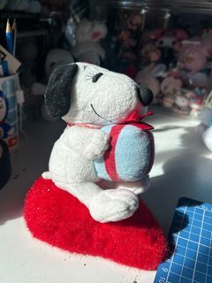 SNOOPY BELLE sitting on glittery half heart 40 YEARS Anniversary Valentine’s Scene Plush BARENTAINSHIN MUIGURUMI SEGA 2008| mascot | 7”