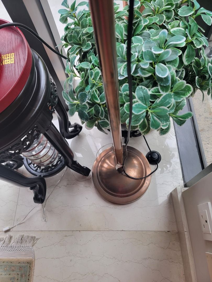 Solid Copper Standing Lamp （分類：燈飾）位於 Hong Kong。 由 ye_books 提交（商品編號 1368060418，圖片 3）。簡介： Designer Solid Copper Standing Lamp. Good Working Order.。