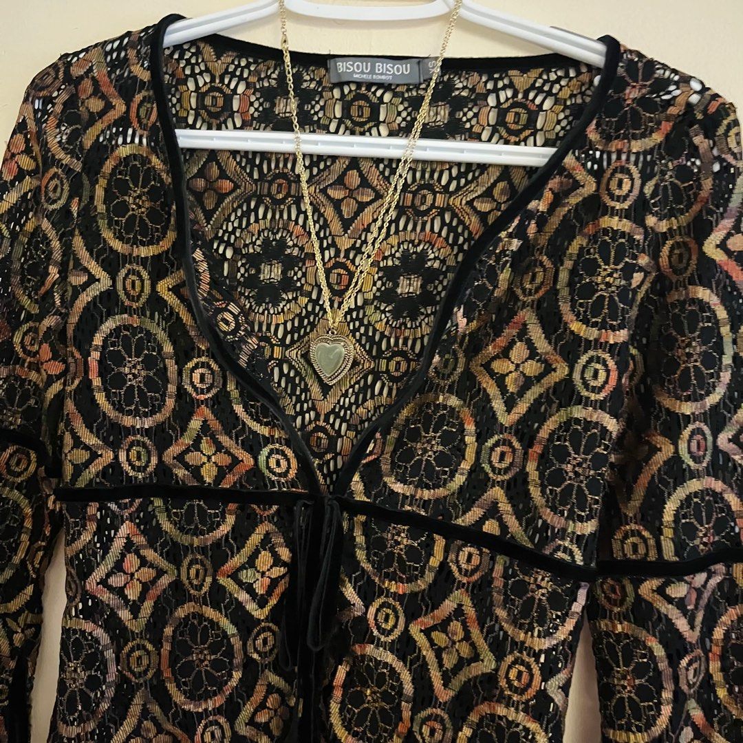 Summer lace top (Category: Others Tops) located in Manila. Submitted by 414studio (Listing ID 1368129409, Image 3). Description: XS to Small Rare find Good condition Preloved Shipping: Lalamove/grab express/GGX courier .