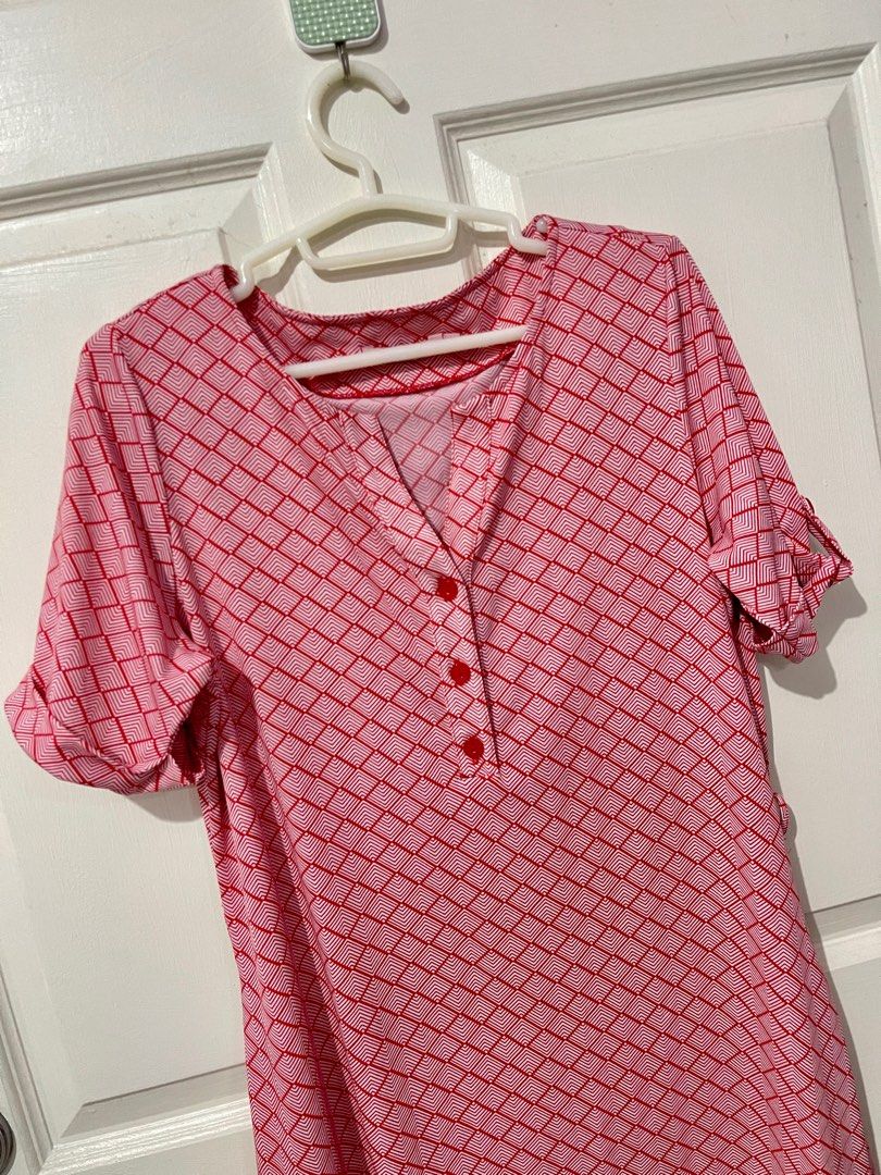 Tshirt dress (Category: Dresses) located in Quezon City. Submitted by tomiteepee (Listing ID 1368133551, Image 2). Description: Soen brand Small on tag Free size sya pwede sa preggy Super like new No flaws.