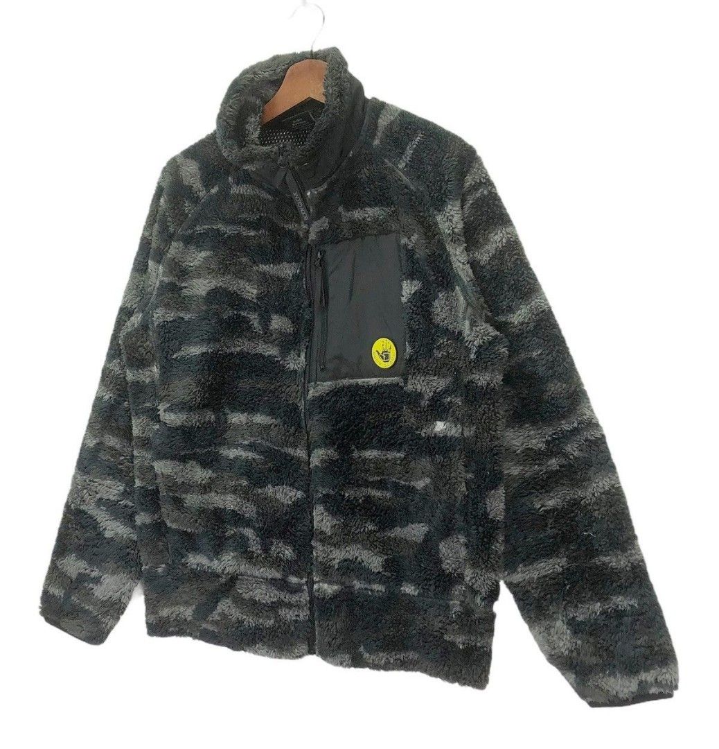 Vintage Body Glove Black /Grey Camo Fleece Jacket. (Category: Coats, Jackets and Outerwear) located in Caloocan City. Submitted by dhinielv393272 (Listing ID 1367907099, Image 2). Description: .
