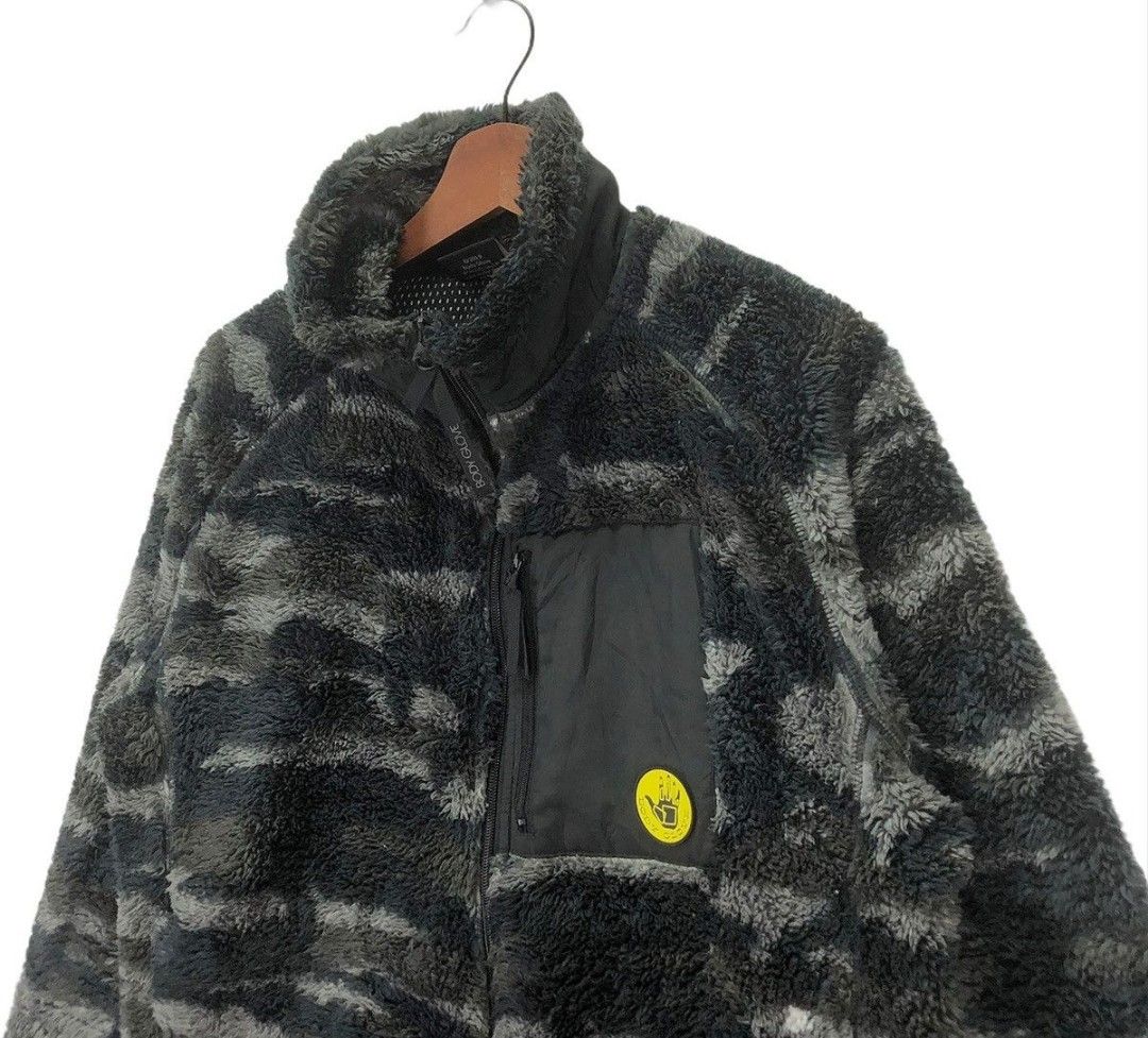 Vintage Body Glove Black /Grey Camo Fleece Jacket. (Category: Coats, Jackets and Outerwear) located in Caloocan City. Submitted by dhinielv393272 (Listing ID 1367907099, Image 3). Description: .