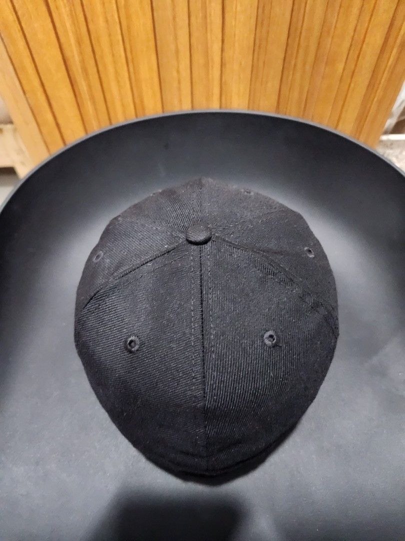 Volcom cap (Category: Caps & Hats) located in Cainta. Submitted by yiegel (Listing ID 1368187255, Image 3). Description: volcom fitted size 7 1/4 no issue volcomxnew era.