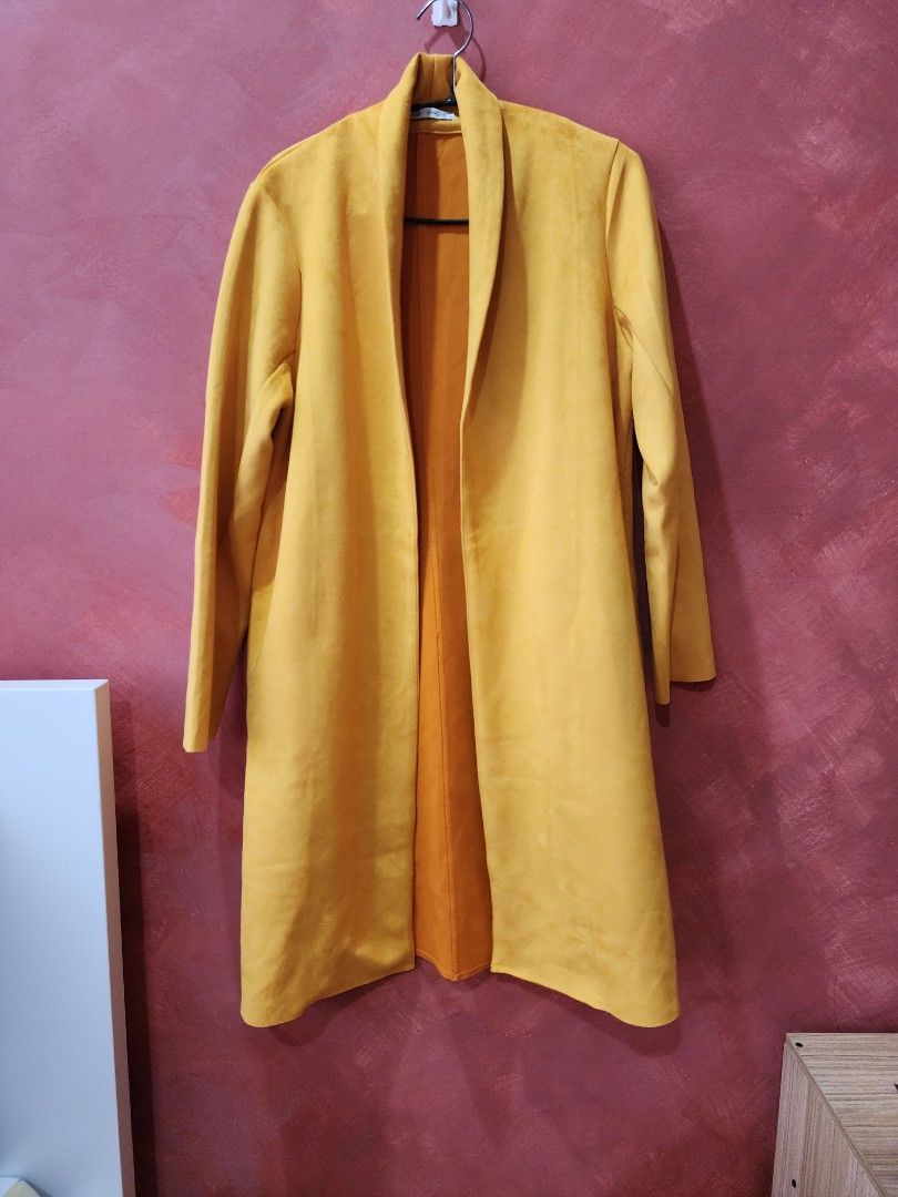 Zara trench coat (Category: Coats, Jackets and Outerwear) located in Manila. Submitted by thriftwithme16 (Listing ID 1368157350, Image 1). Description: .