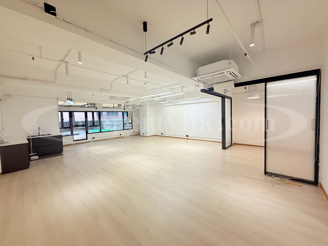 ⬆️ *罕有大平台特色靚裝* 🔋開聯工業大廈🔋 1300建尺、 靚裝來去水櫥櫃組合、獨立廁所63437621639810110