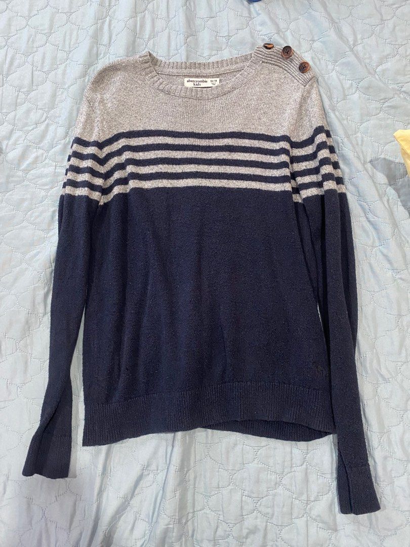 Abercrombie Sweater (Category: Coats, Jackets and Outerwear) located in Antipolo. Submitted by doopiedoops (Listing ID 1372401668, Image 1). Description: .