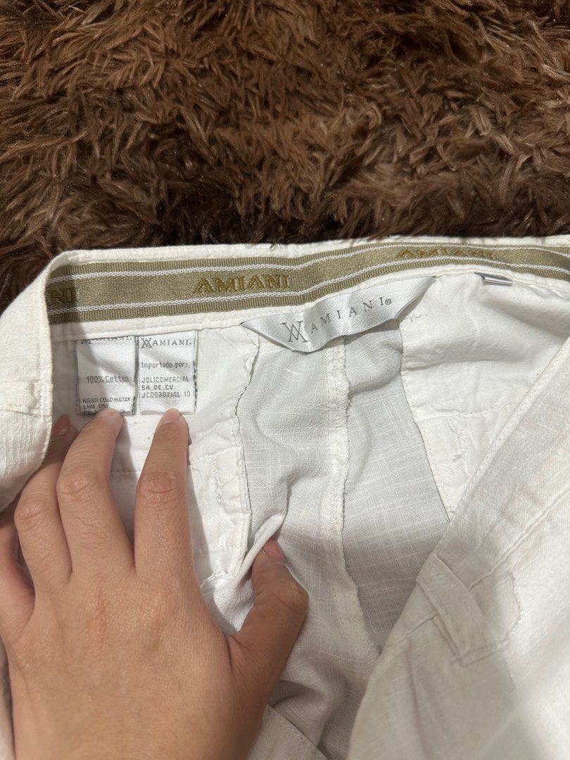 Amiani Linen White Shorts 32" (Category: Shorts) located in Pasig City. Submitted by ysavdr14 (Listing ID 1372456968, Image 2). Description: Looks Brand New Bought here on Carousel too but doesn't fit. Fir for Size 32" Mens Payment through Gcash, BPI Shipping thru J&T, Gogo Express or same day shipping.