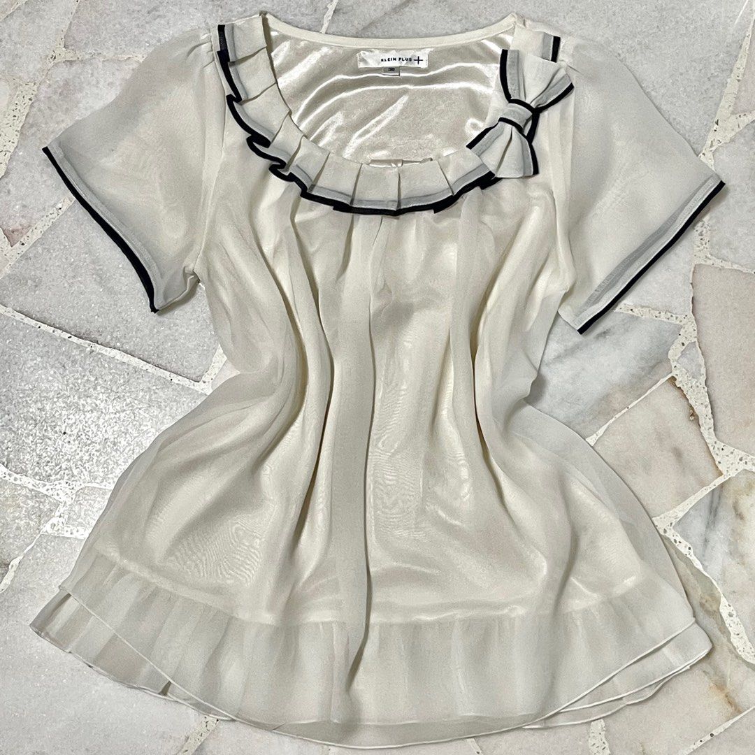 apricot vintage japanese top flowy blouse (Category: Shirts) located in Singapore. Submitted by yyy11221 (Listing ID 1372398881, Image 1). Description: brand new, never worn but is washed and clean tracked mailing +$2.5 no tryons .