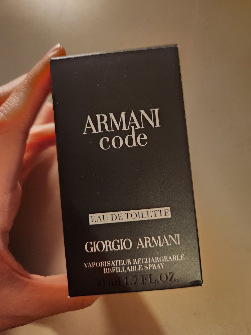 Armani code perfume （分類：健康及美容 - 香水＆香體噴霧）位於 Hong Kong。 由 mmmmly 提交（商品編號 1372375864，圖片 2）。簡介： 99% new,只噴過1次,購自荷蘭 50ml。