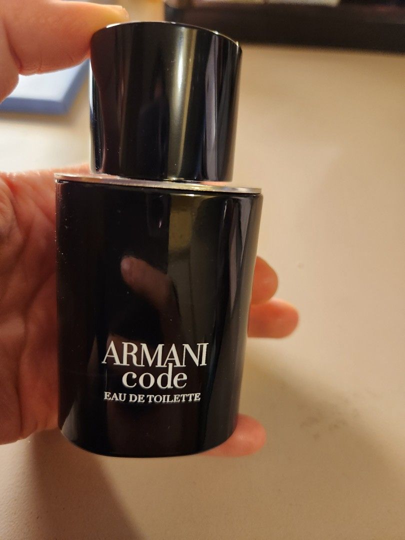 Armani code perfume （分類：健康及美容 - 香水＆香體噴霧）位於 Hong Kong。 由 mmmmly 提交（商品編號 1372375864，圖片 1）。簡介： 99% new,只噴過1次,購自荷蘭 50ml。