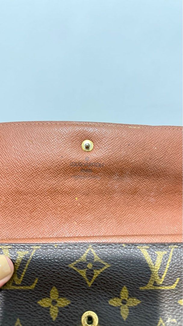 Authentic LOUIS VUITTON Monogram International Trifold Long LV Wallet (Category: Luxury Bags & Wallets) located in Pasig City. Submitted by 35th.store (Listing ID 1372416614, Image 3). Description: Selling AUTHENTIC "Authentic LOUIS VUITTON Monogram International Trifold Long Wallet " With signs of usage and scratches .