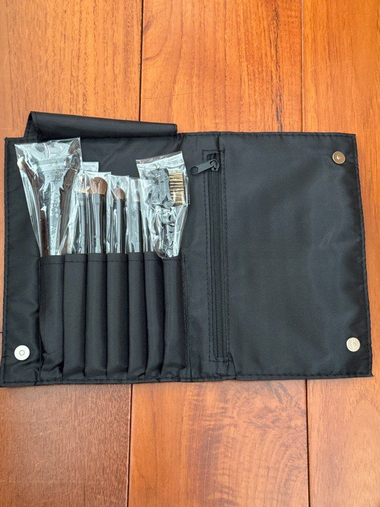 Beauty Bar Make Up Brushes Kit (Category: Makeup) located in Quezon City. Submitted by anjlco2017 (Listing ID 1372365920, Image 2). Description: .