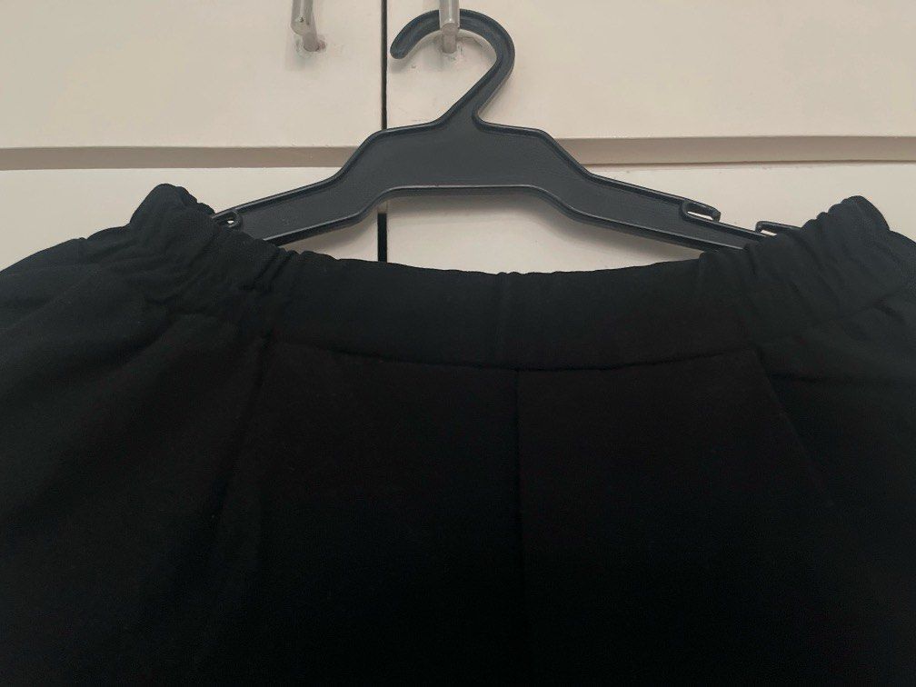 Bershka Black Trousers (Category: Other Bottoms) located in Paranaque City. Submitted by msgvill (Listing ID 1372306063, Image 2). Description: Garterized trousers Perfect for office wear.
