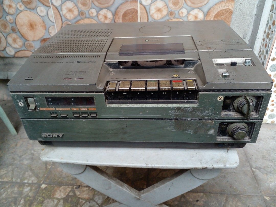 Junk Betamax&Vhs Player (Category: Blu-Ray & Media Players) located in General Santos City (Dadiangas). Submitted by someretrostuff (Listing ID 1372388569, Image 1). Description: Junk-Not Working - For Parts or REPAIR for pick-up only,not worth shipping-heavy ▪Sony Betamax - P300 ▪Toshiba VHS - P250 ▪Sanyo VHS - P250.