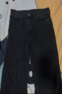 (Category: ) located in . Submitted by hahsjsjdhdh (Listing ID 1372457496, Image 1). Description: .